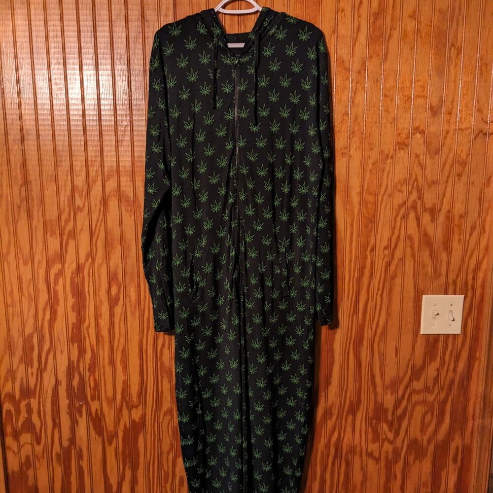 MeUndies Pot Leaf Marijuana Pajama Onesie M/L